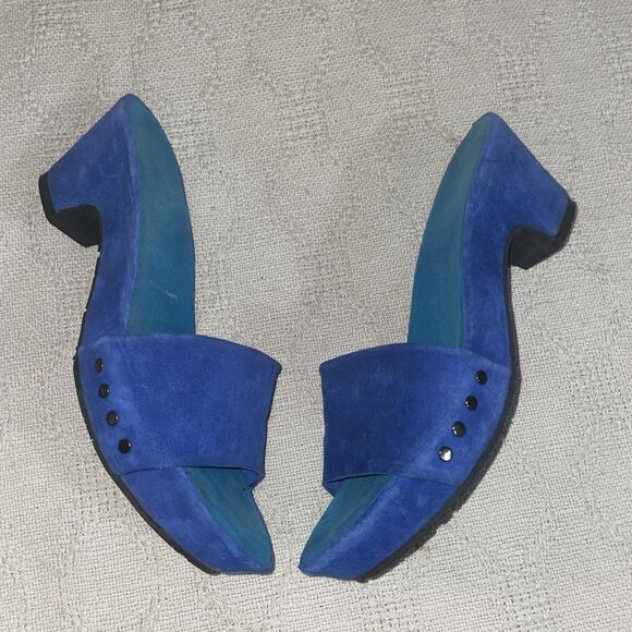 Donald Pliner Shoes - Donald Pliner Women’s Comfort Slides Sz 8.5 M Blue Suede Leather Beach Cruise